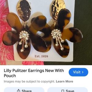 Lilly Pulitzer In a Flutter brown tortoise earrings.